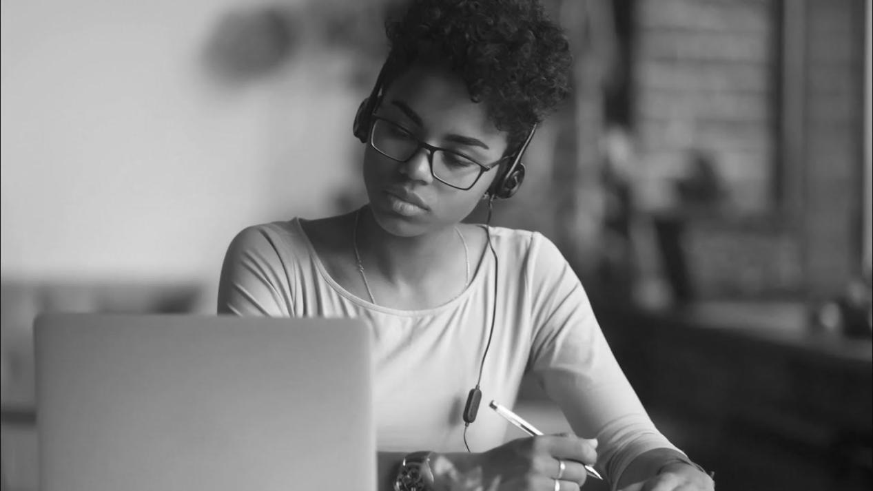 Professionelle Lernumgebung mit moderner Ausstattung