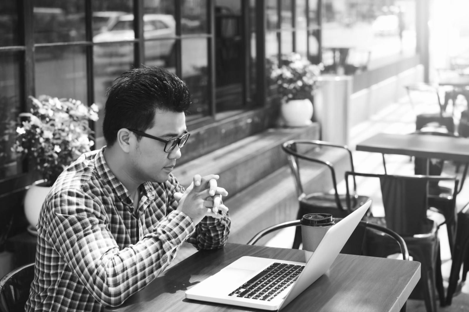 Internationale Lerngruppe bei Online-Session